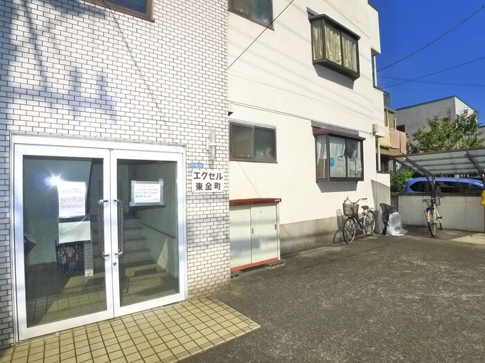 物件外観写真4　(エントランス部分)