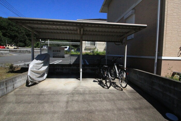 物件外観写真3　(駐輪場)