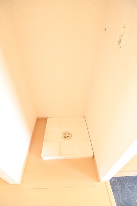 物件内観写真11　(洗濯機置場)