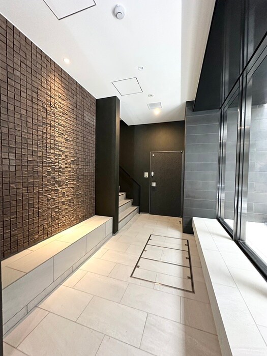 物件外観写真4　(エントランス部分)