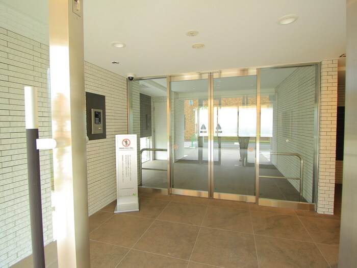 物件外観写真6　(エントランス部分)