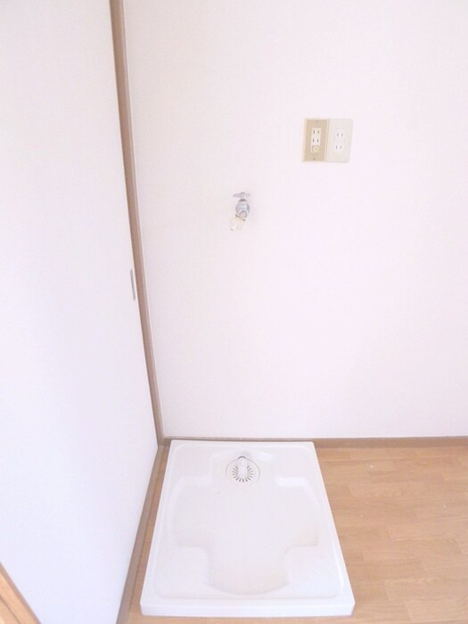 物件内観写真7　(洗濯機置場)