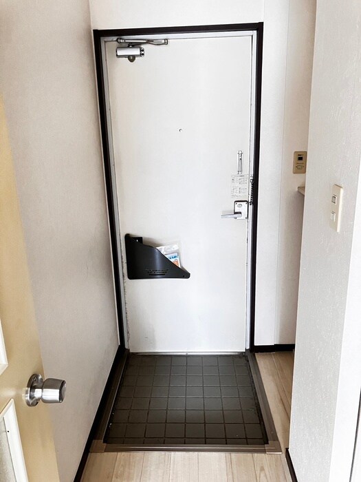 物件内観写真16　(玄関)