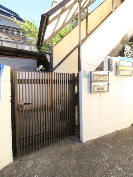 物件外観写真3　(エントランス部分)