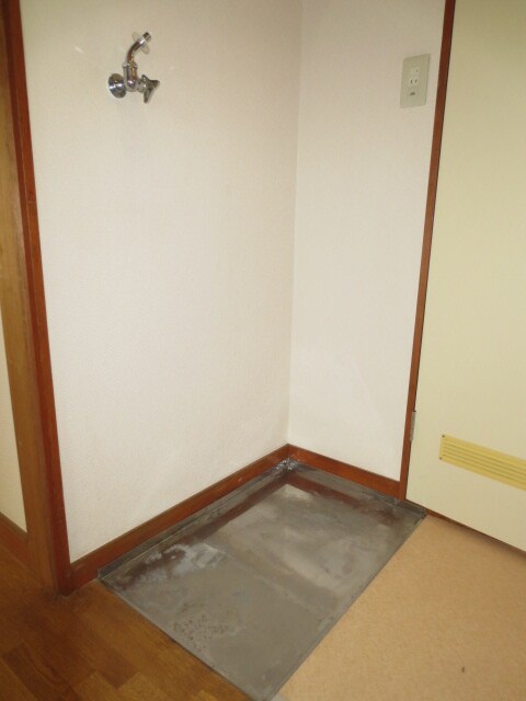 物件内観写真13　(洗濯機置場)