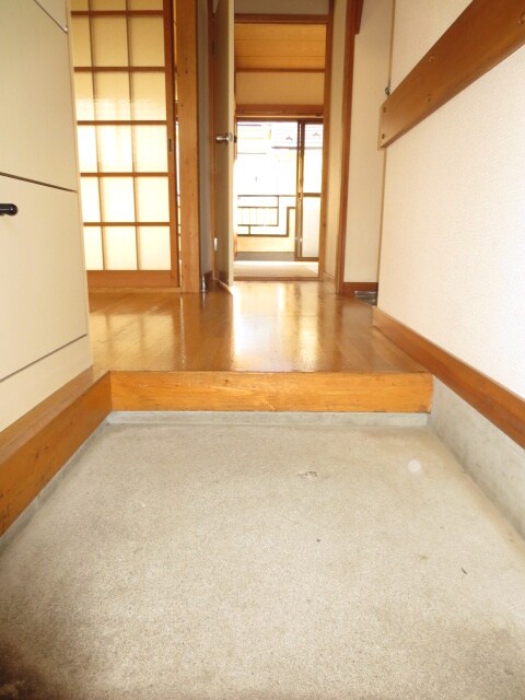 物件内観写真16　(玄関)