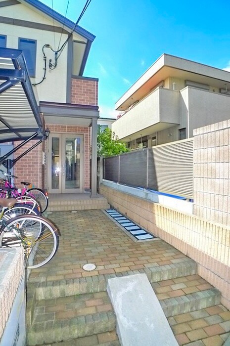 物件外観写真4　(エントランス部分)