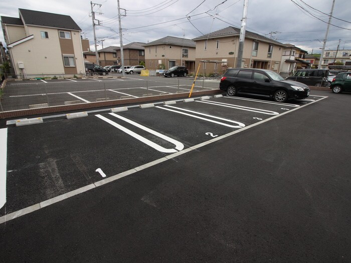 物件外観写真2　(駐車場)