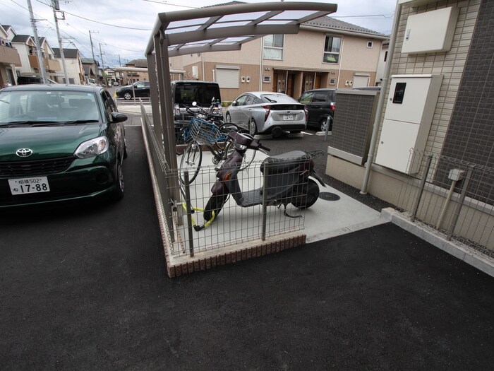 物件外観写真3　(駐輪場)