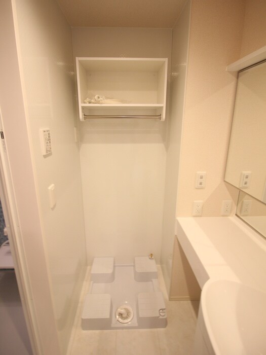 物件内観写真7　(洗濯機置場)