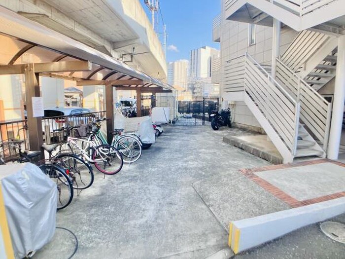 物件外観写真3　(駐輪場)