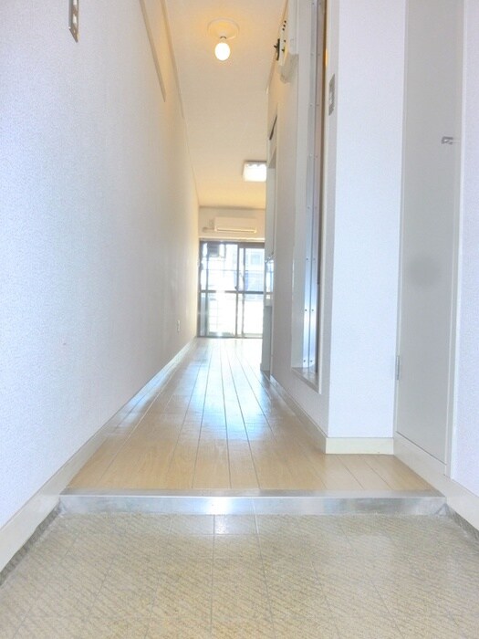 物件内観写真7　(玄関)