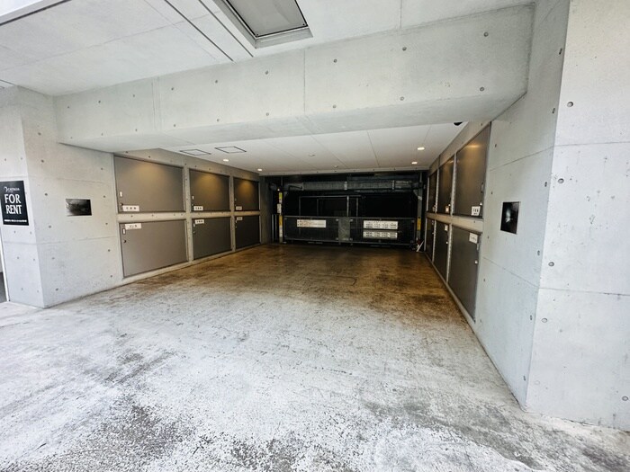 物件外観写真4　(駐車場)