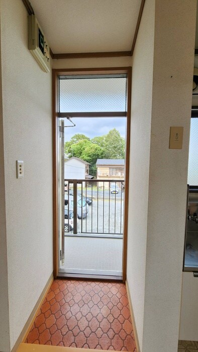 物件内観写真12　(玄関)