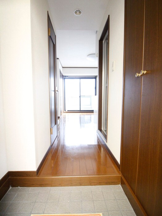 物件内観写真16　(玄関)