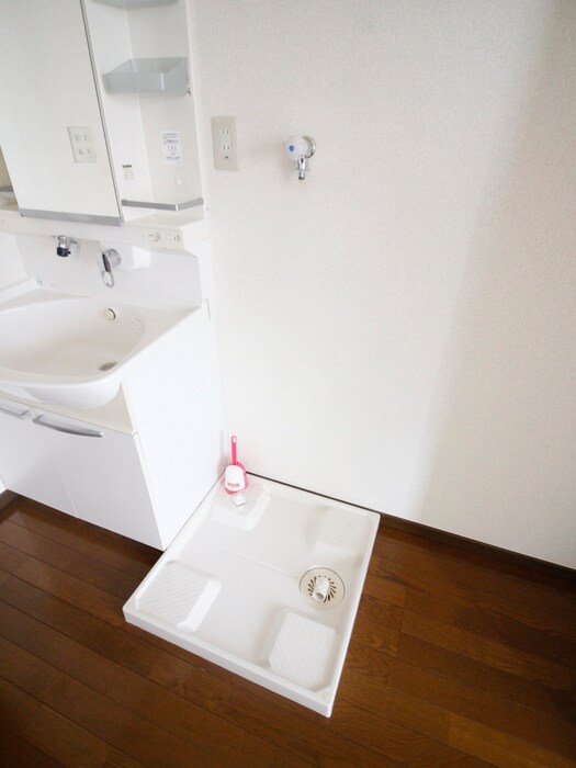 物件内観写真18　(洗濯機置場)