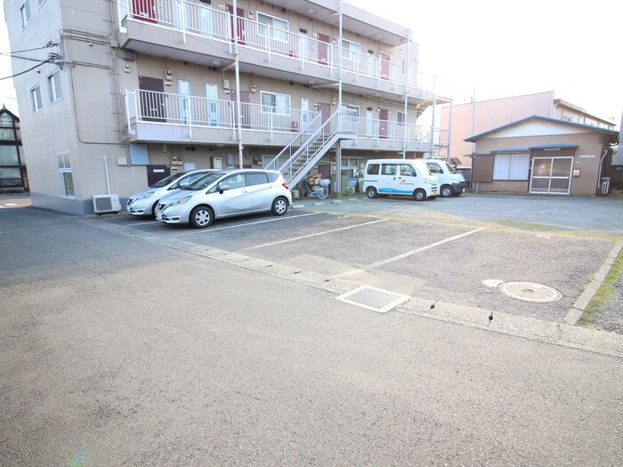 物件外観写真5　(駐車場)