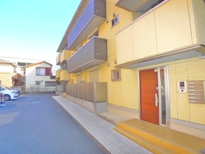 物件外観写真3　(エントランス部分)