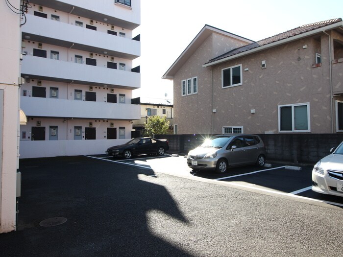 物件外観写真2　(駐車場)