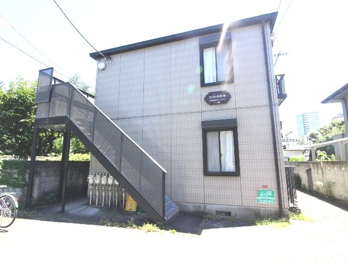 物件外観写真2　(エントランス部分)