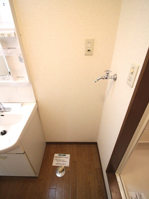 物件内観写真13　(洗濯機置場)