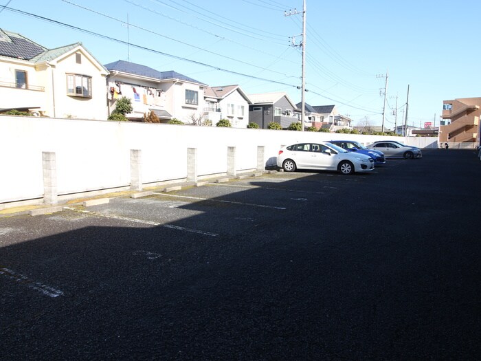 物件外観写真3　(駐車場)