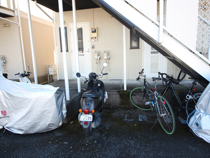 物件外観写真5　(駐輪場)