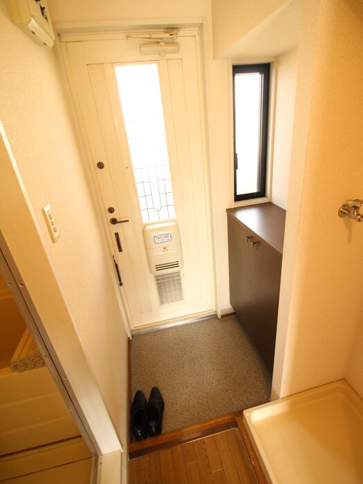 物件内観写真16　(玄関)
