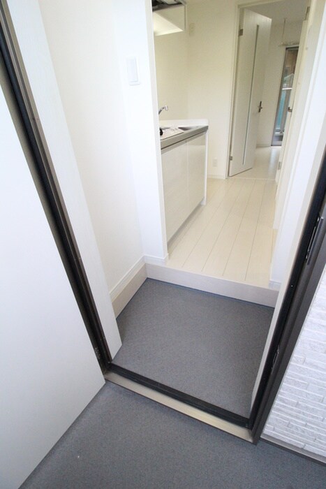 物件内観写真16　(玄関)