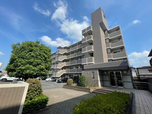 グランデ・アルヴォ－レ３番館外観写真