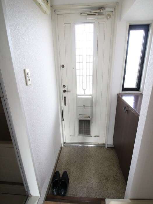 物件内観写真13　(玄関)
