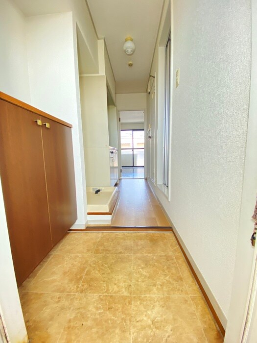 物件内観写真16　(玄関)