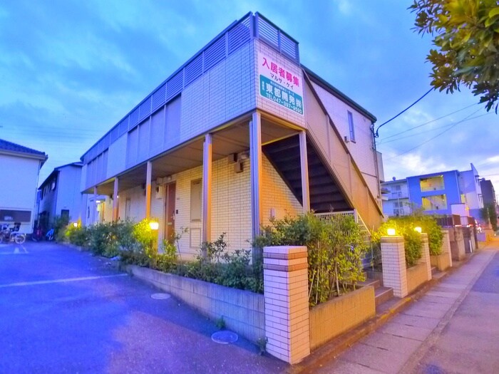 物件外観写真2　(エントランス部分)