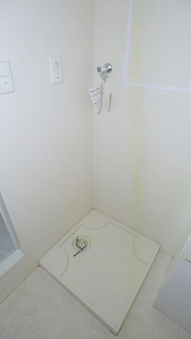 物件内観写真11　(洗濯機置場)