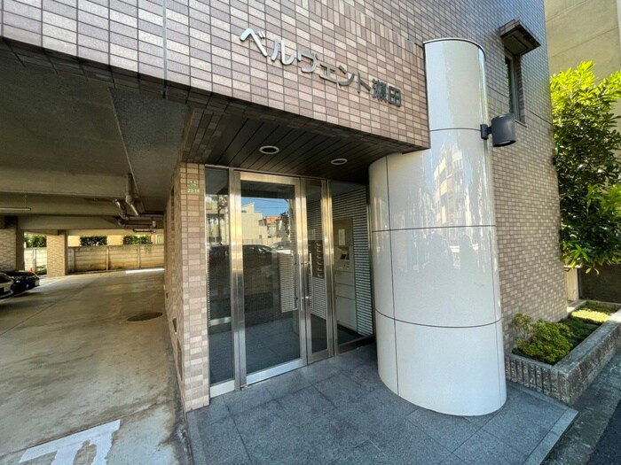 物件外観写真2　(エントランス部分)