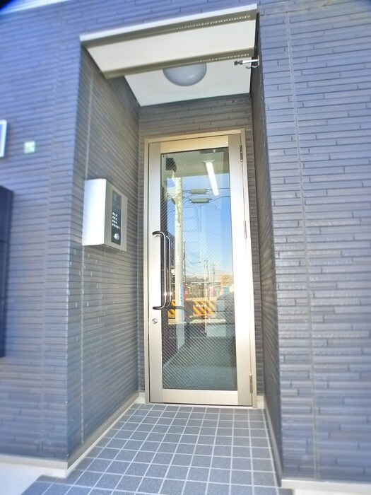 物件外観写真3　(エントランス部分)