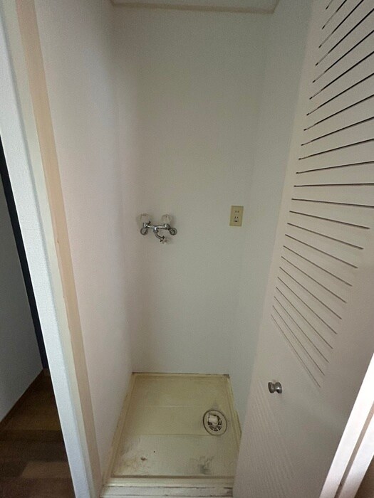 物件内観写真9　(洗濯機置場)