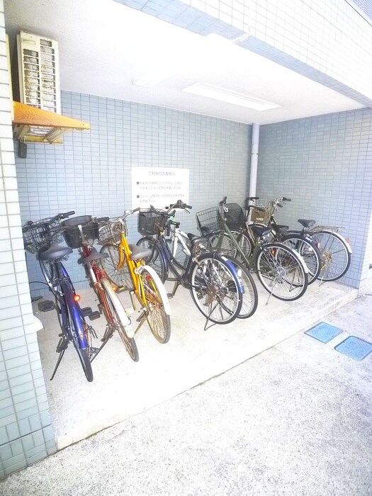 物件外観写真5　(駐輪場)