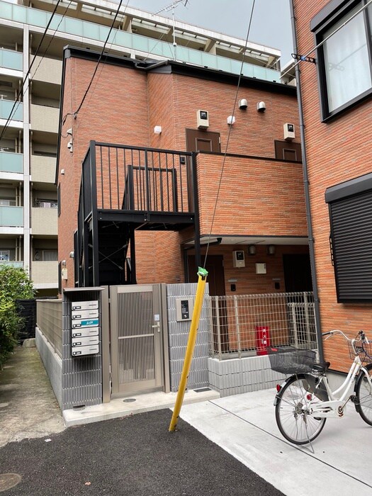 物件外観写真3　(エントランス部分)