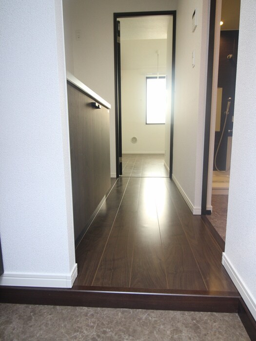 物件内観写真16　(玄関)