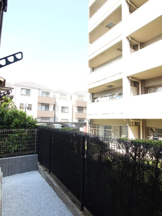 物件内観写真17　(室内からの展望)