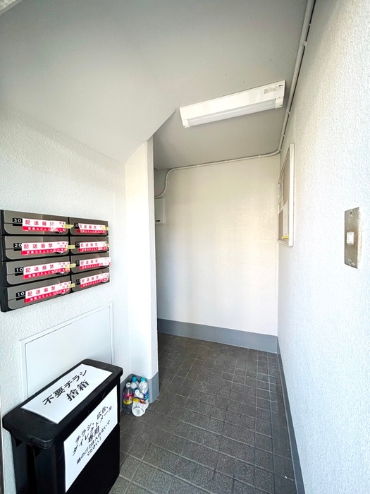 物件外観写真3　(エントランス部分)