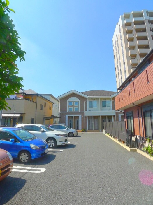 物件外観写真3　(駐車場)