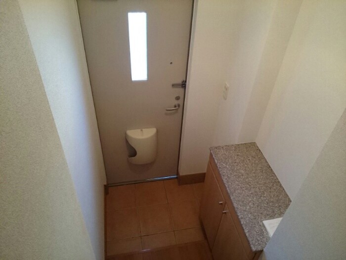 物件内観写真9　(玄関)