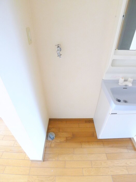 物件内観写真12　(洗濯機置場)