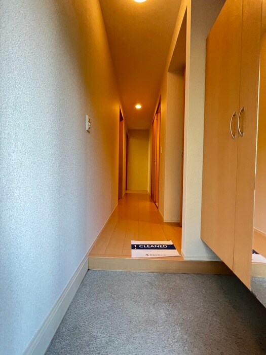 物件内観写真12　(玄関)