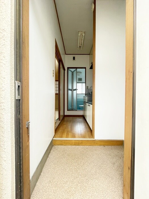 物件内観写真12　(玄関)