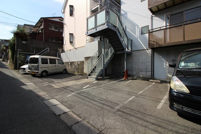 物件外観写真3　(駐車場)