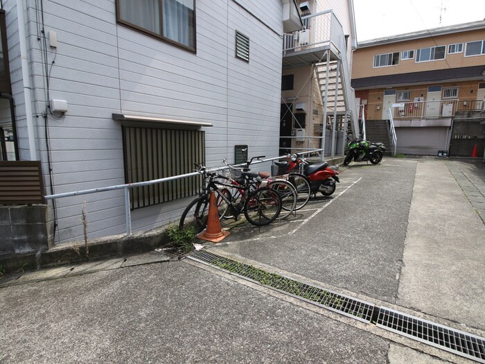 物件外観写真4　(駐輪場)
