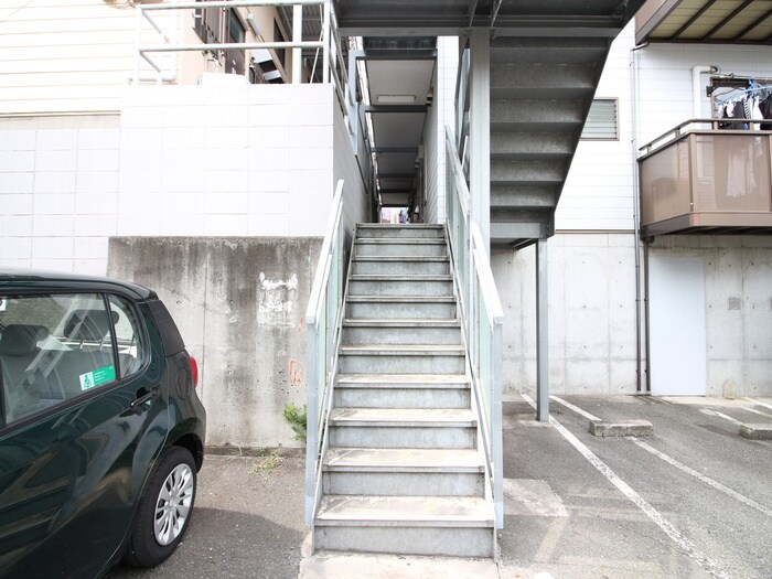 物件外観写真5　(エントランス部分)